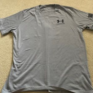 Mens UA short sleeved shirt